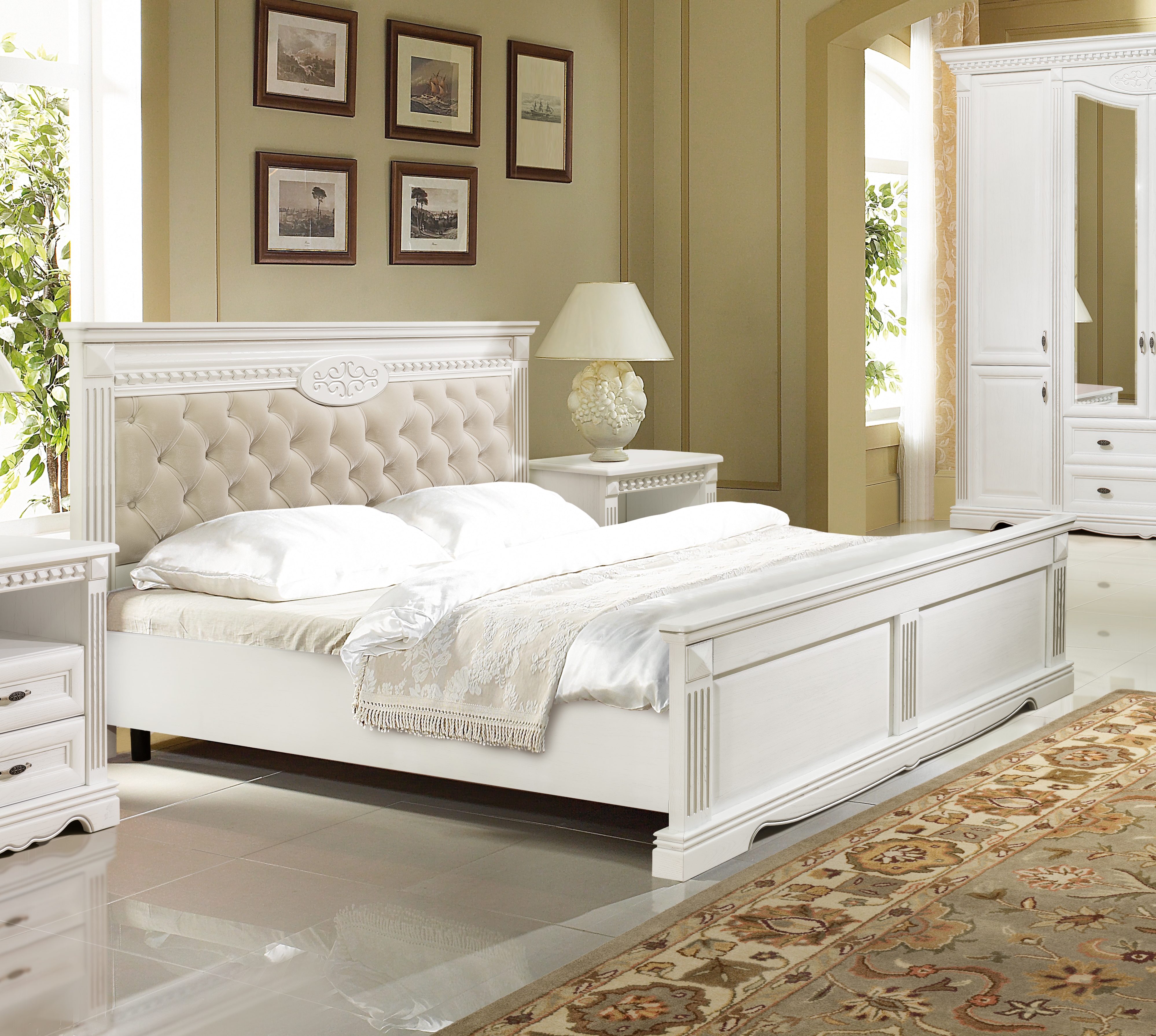 Кровать "Афина" с патинированием (с изножьем, с декором и мягким изголовьем из ткани)