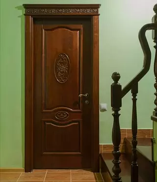 Дверь межкомнатная "Флоренция" (глухая, с порталом)